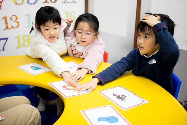 高松市亀井町　英語教室　高松で英会話を学ぶ子ども