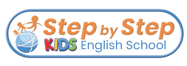 香川県/三豊市 高松市の英会話スクール | ベビー/幼児/子供 | ステップバイステップキッズ英語教室 Logo